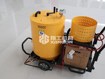 瀝青灌縫機(jī)廠家迎合路面養(yǎng)護(hù)需求，適應(yīng)市場(chǎng)變化