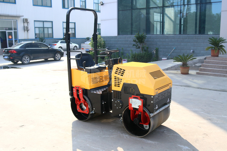 不容錯過的技術(shù)干貨——小型壓路機(jī)平安?？考记? title=