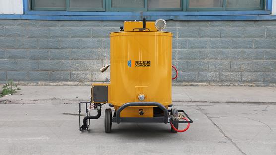 瀝青灌縫機(jī)整機(jī)配備發(fā)電機(jī)組，可以提供充足動(dòng)力